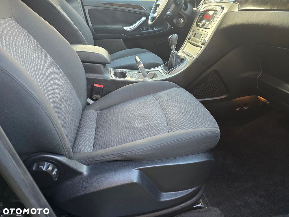 Ford Galaxy 2.0 TDCi Ghia - 27