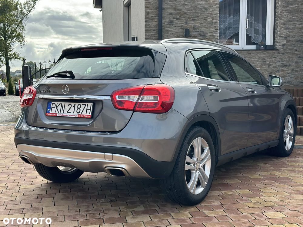 Mercedes-Benz GLA 200 7G-DCT - 11