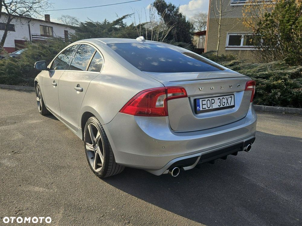 Volvo S60 D2 R-Design Momentum - 4