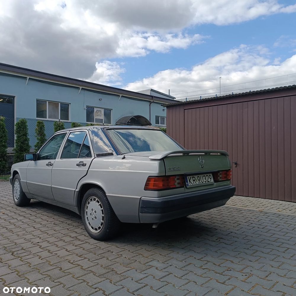 Mercedes-Benz W201 (190) - 8