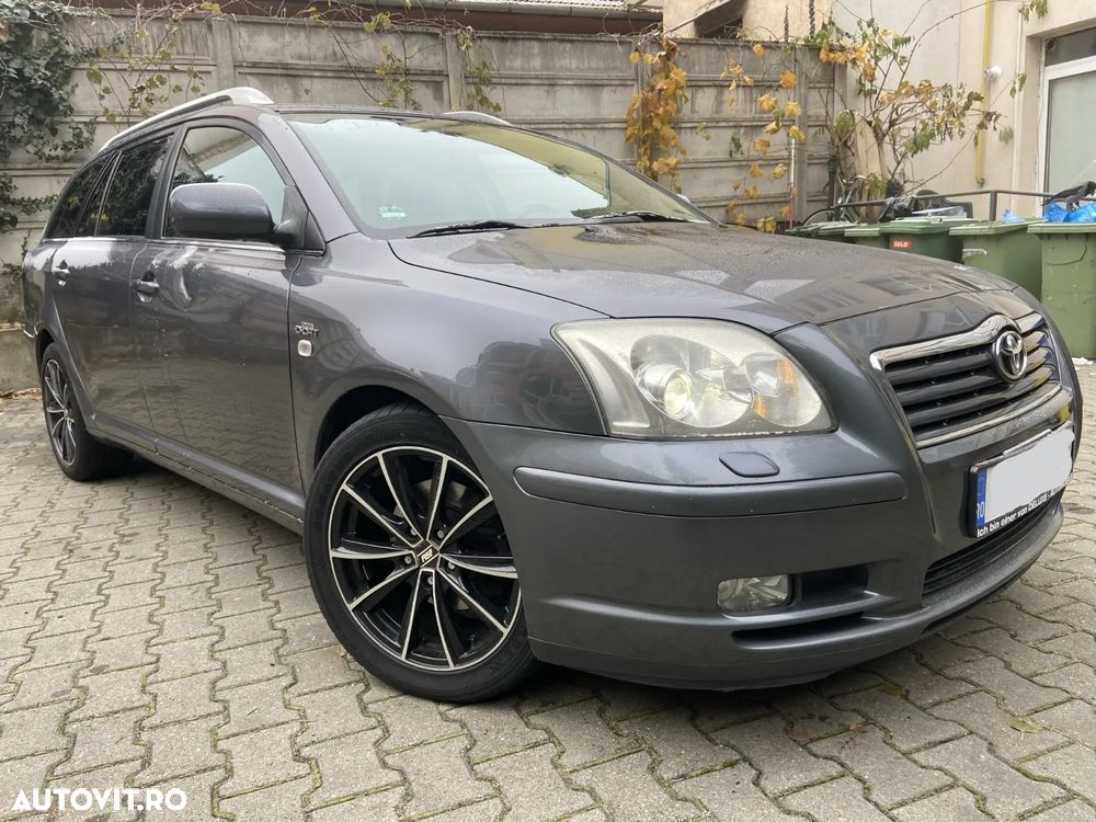 Toyota Avensis 2.2 D-4D Sol - 2