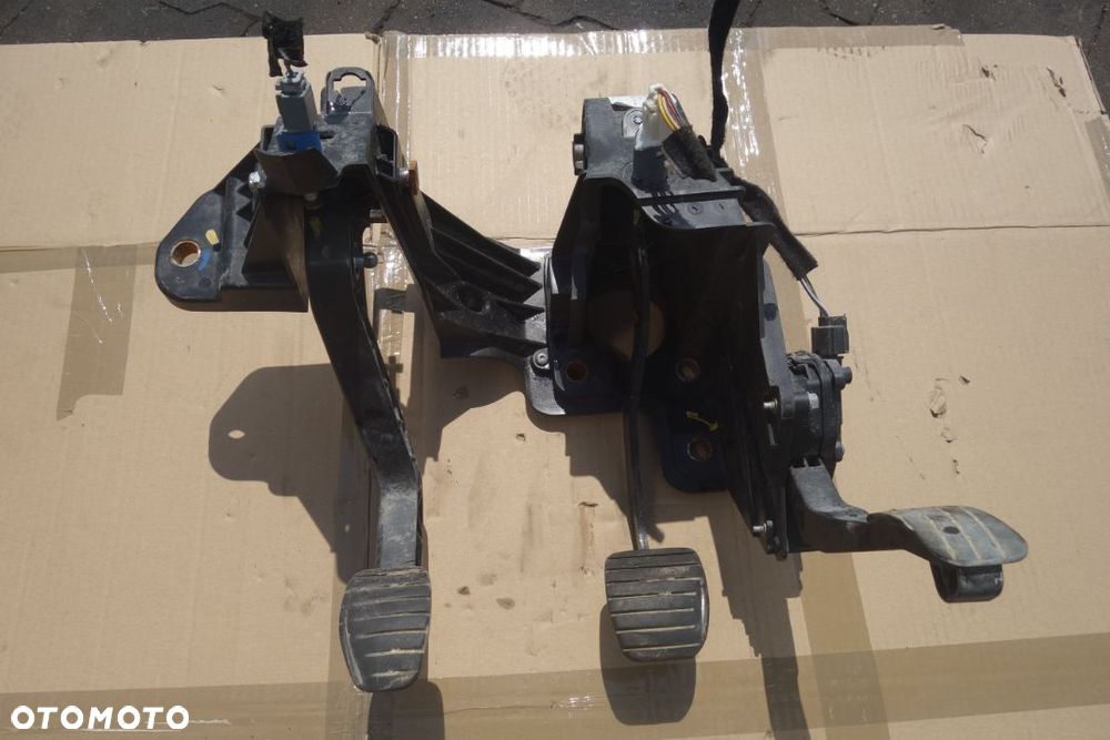 PEDAŁY RENAULT MASTER III - 2