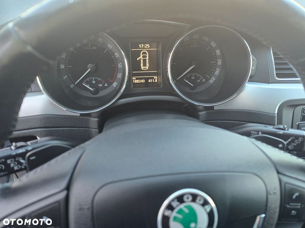Skoda Superb 2.0 TDI Elegance DSG - 14