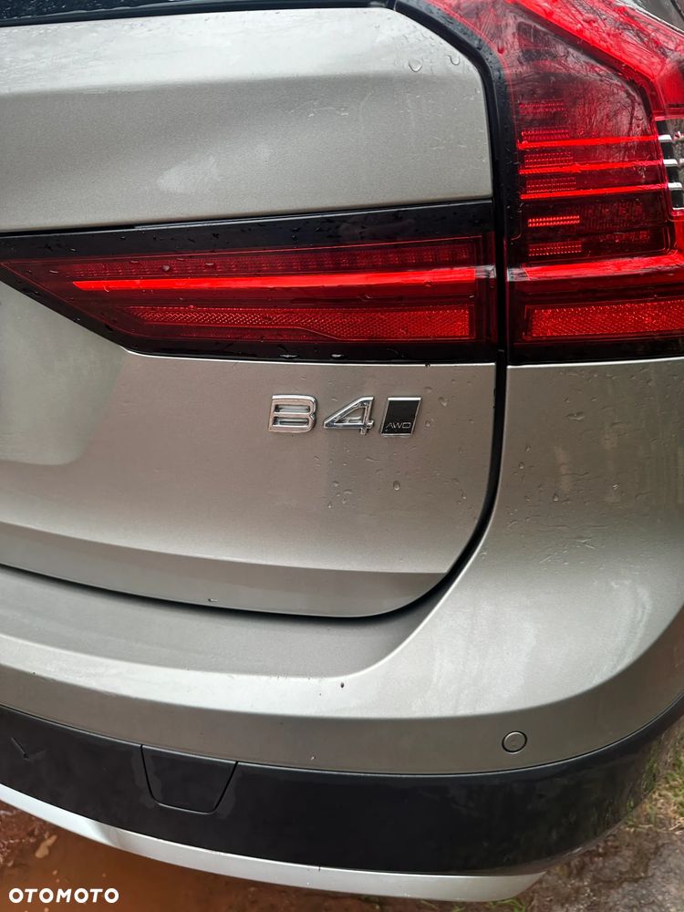Volvo V90 Cross Country - 35