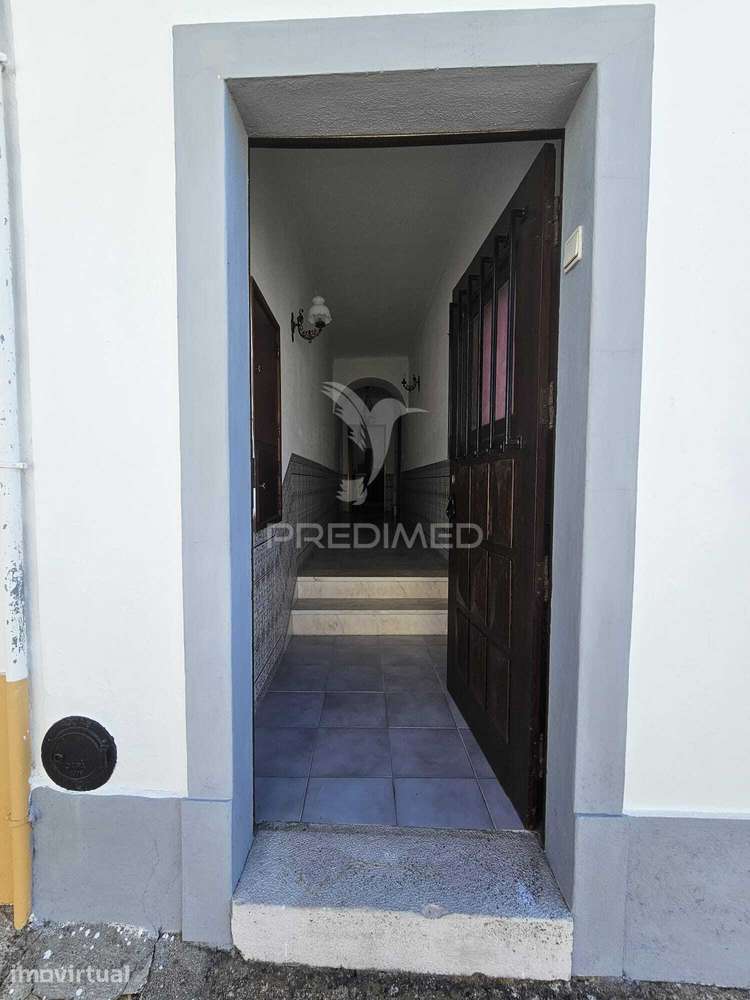 MORADIA COM QUINTAL, GARAGEM E 2 ANEXOS | RENOVADOS | AZARUJA | - Grande imagem: 2/16