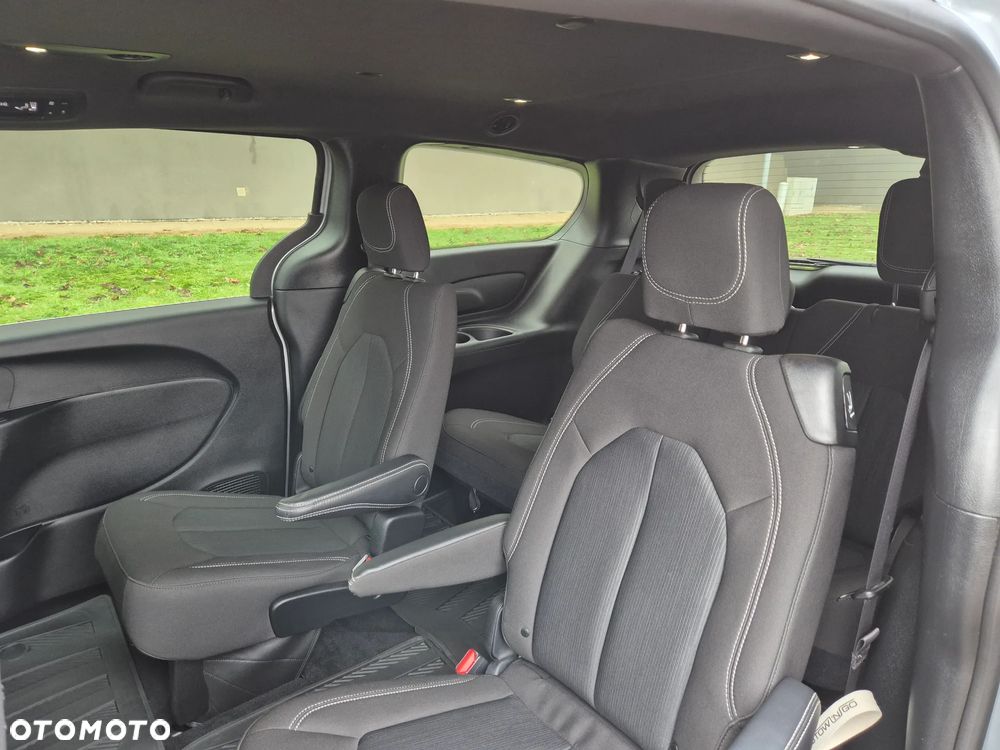 Chrysler Pacifica - 25