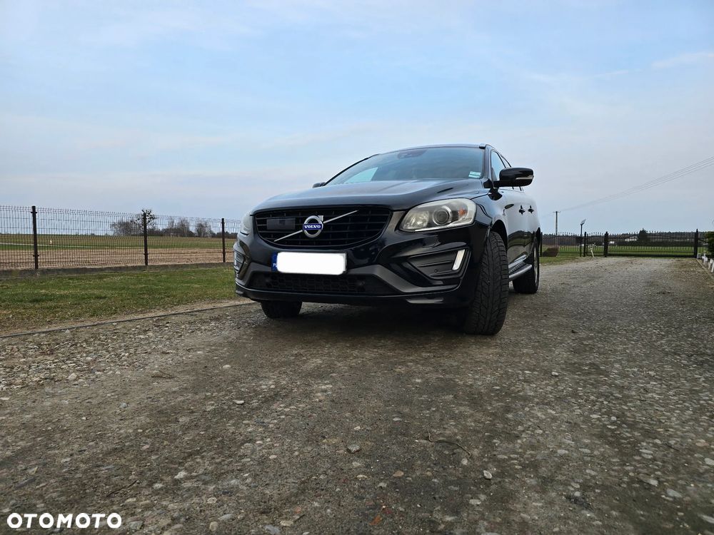 Volvo XC 60 D5 AWD R-Design Momentum - 4