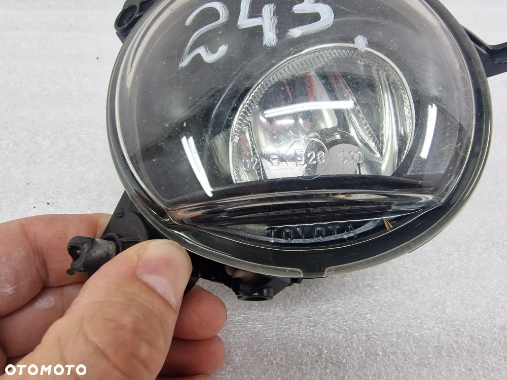 TOYOTA COROLLA VERSO 04-07 / COROLLA E12 LEWY HALOGEN , NR 81220-0F010 , NR AUKCJI H243 - 3