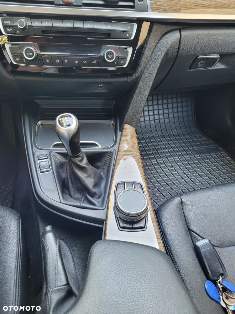 BMW Seria 3 318d Luxury Line - 32