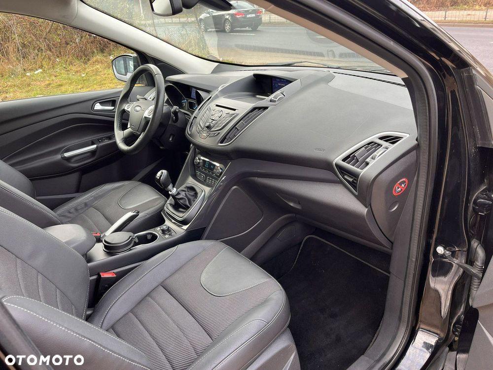 Ford Kuga 1.6 EcoBoost 2x4 Titanium - 23