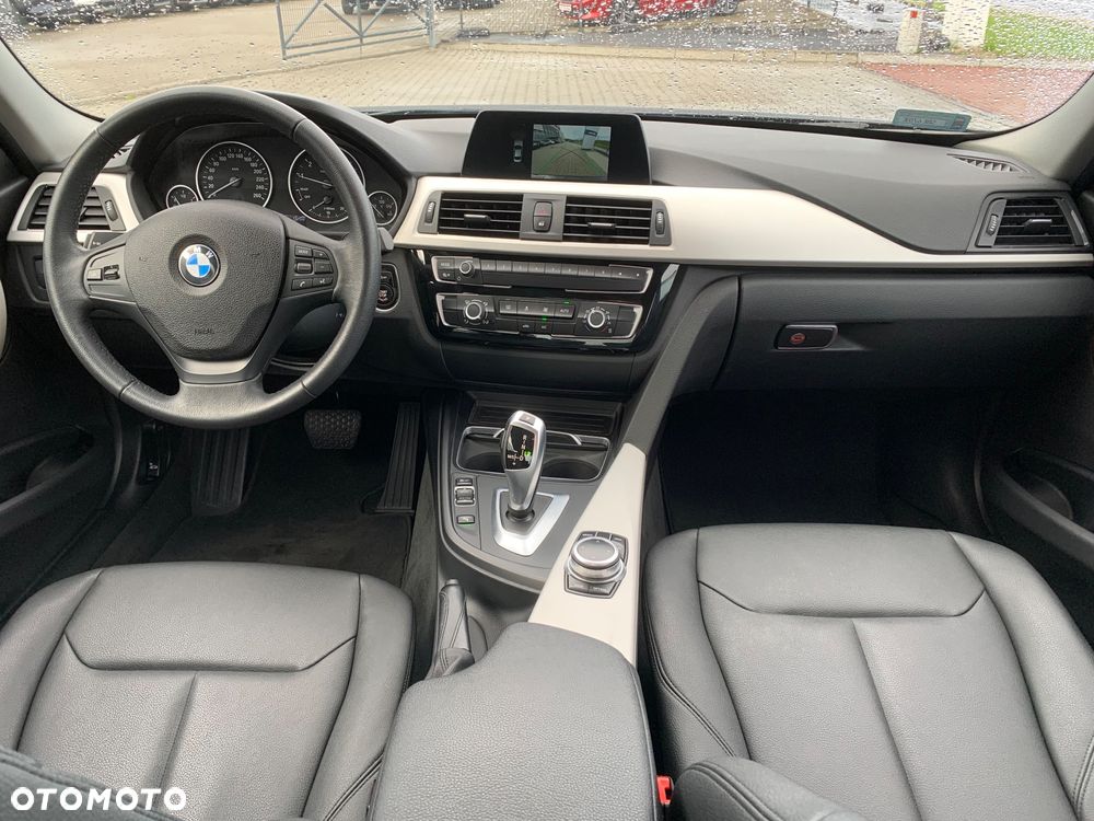 BMW Seria 3 318i Advantage - 30