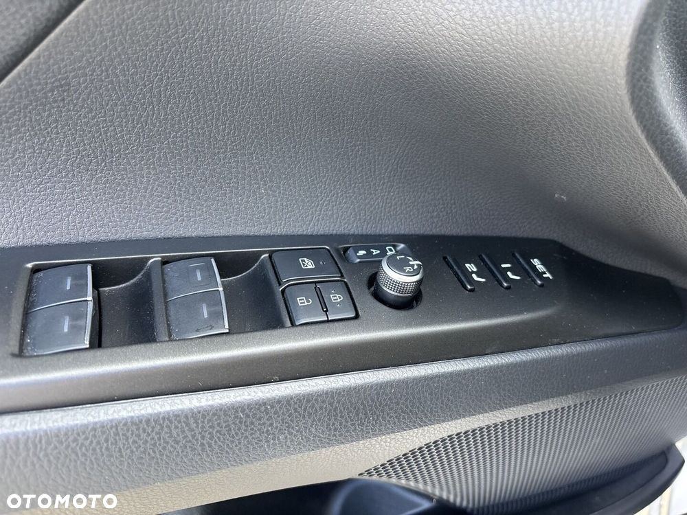 Toyota Camry 2.5 Hybrid Executive CVT - 28