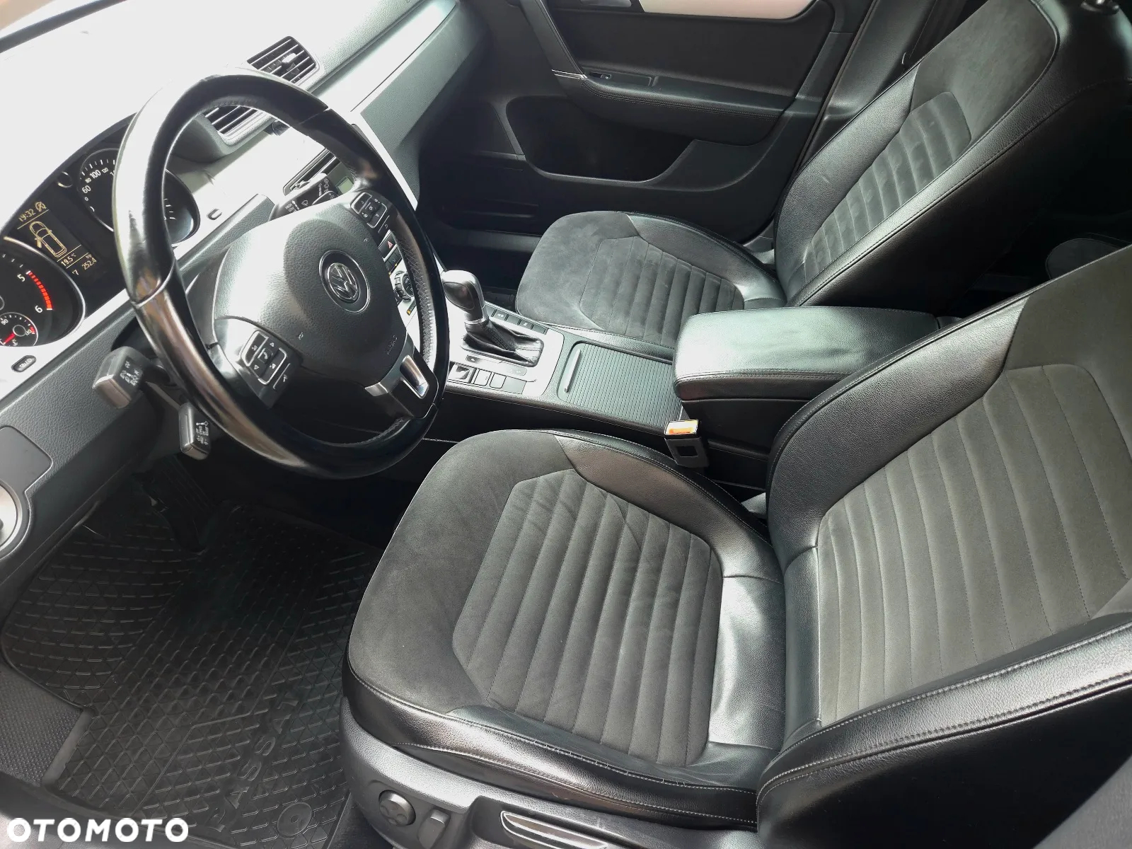 Volkswagen Passat 2.0 TDI Comfortline R-Style DSG - 22