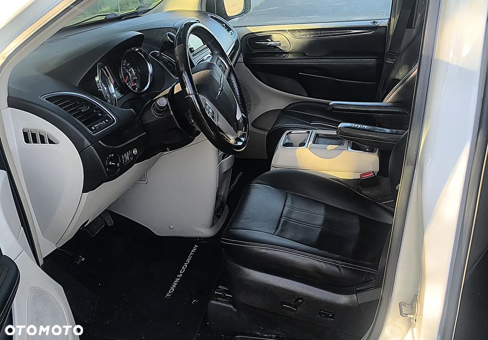 Chrysler Town & Country 3.6 Touring - 10