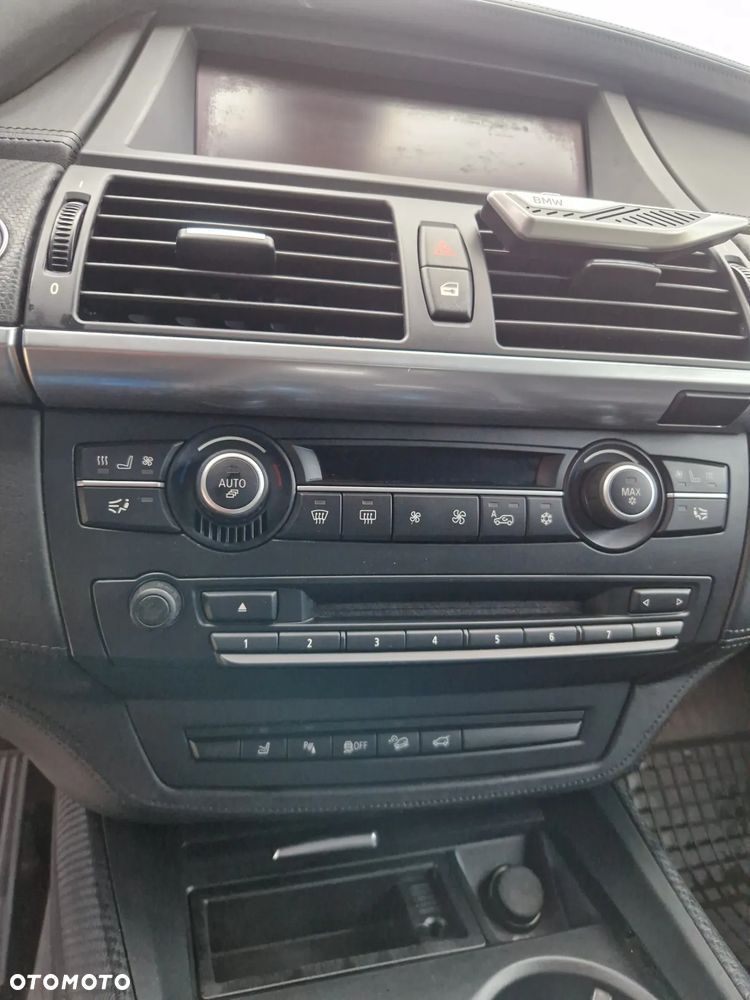 BMW X5 5.0i xDrive - 11