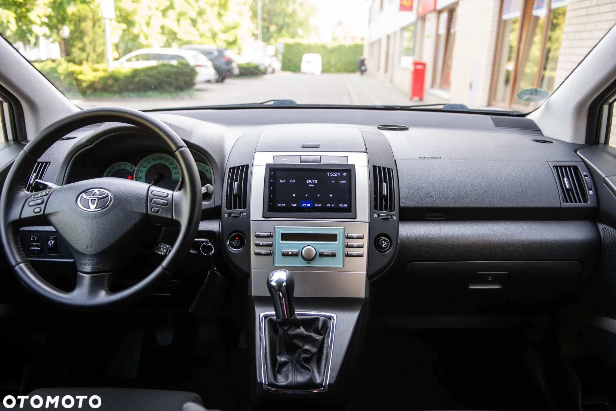Toyota Corolla Verso 1.8 Premium - 25