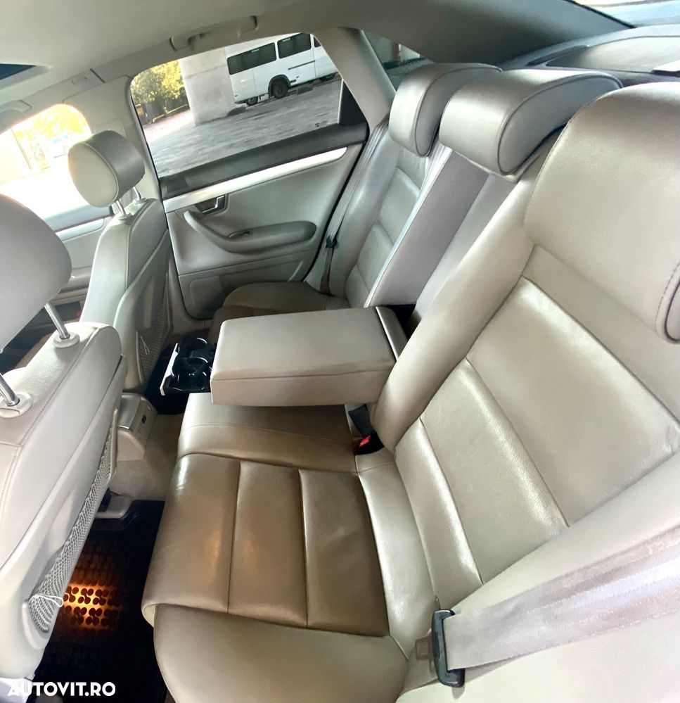 Audi A4 2.0 T FSI multitronic - 9