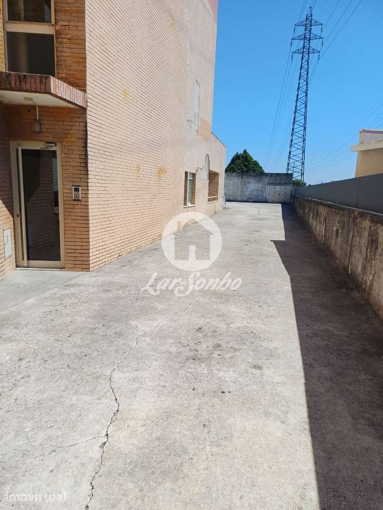 Garagem Box Fechada Independente com 34,5 m² em Serzedo - Grande imagem: 4/5
