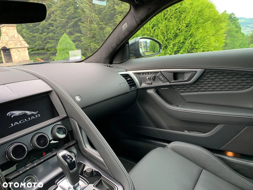 Jaguar F-Type 2.0 Turbo R-Dynamic Black - 22