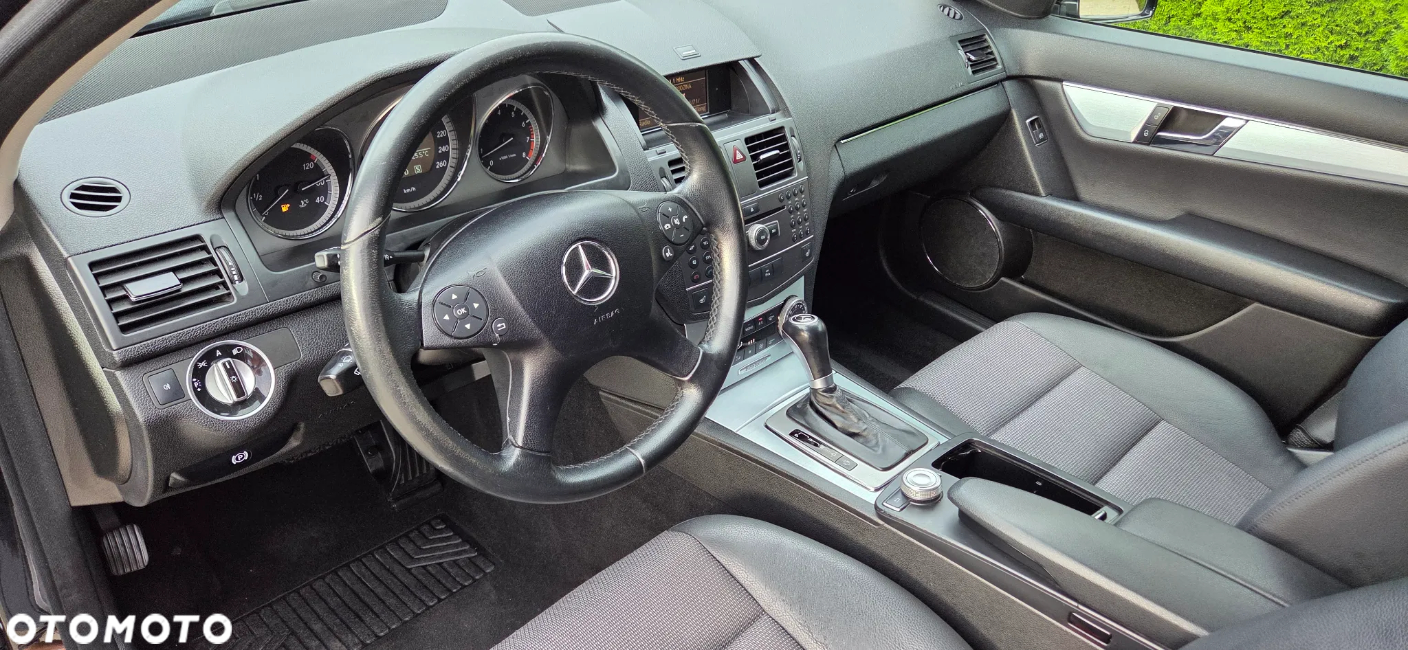 Mercedes-Benz Klasa C 180 T CGI Automatik BlueEFFICIENCY Avantgarde - 29