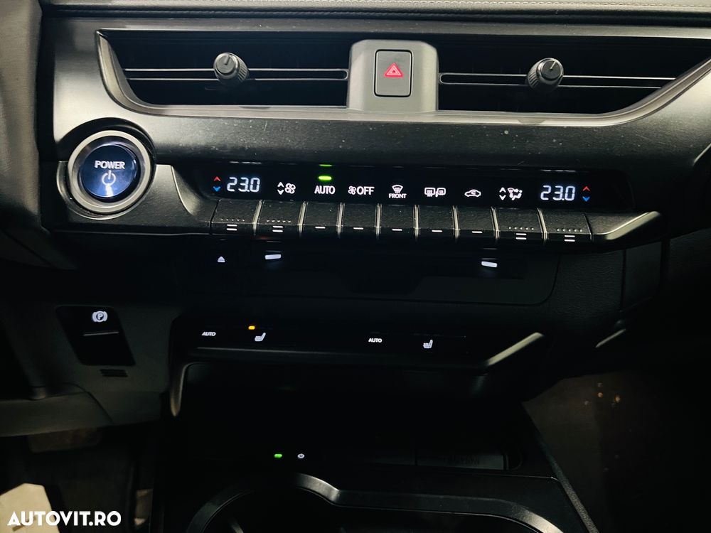 Lexus UX 250h FWD Executive - 12