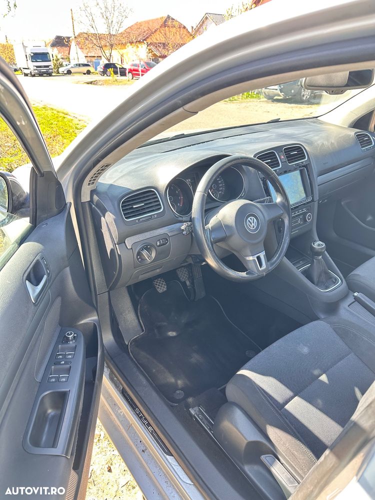 Volkswagen Golf - 10