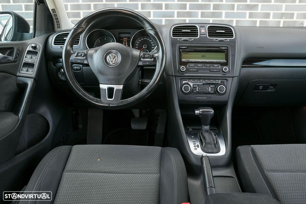 VW Golf 1.6 TDi Confortline DSG - 23