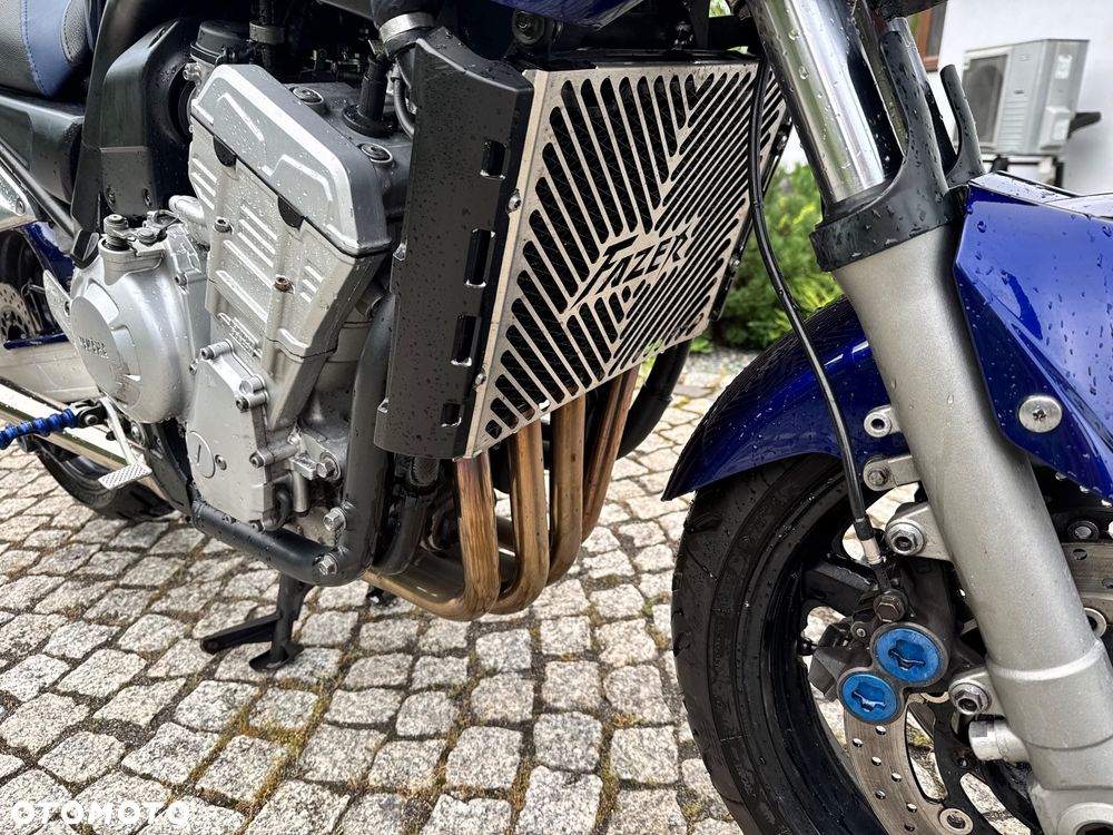 Yamaha FZS - 24