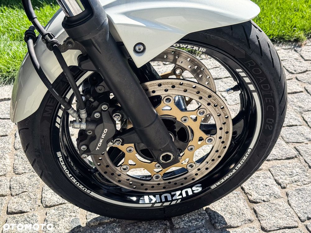 Suzuki GSR - 22