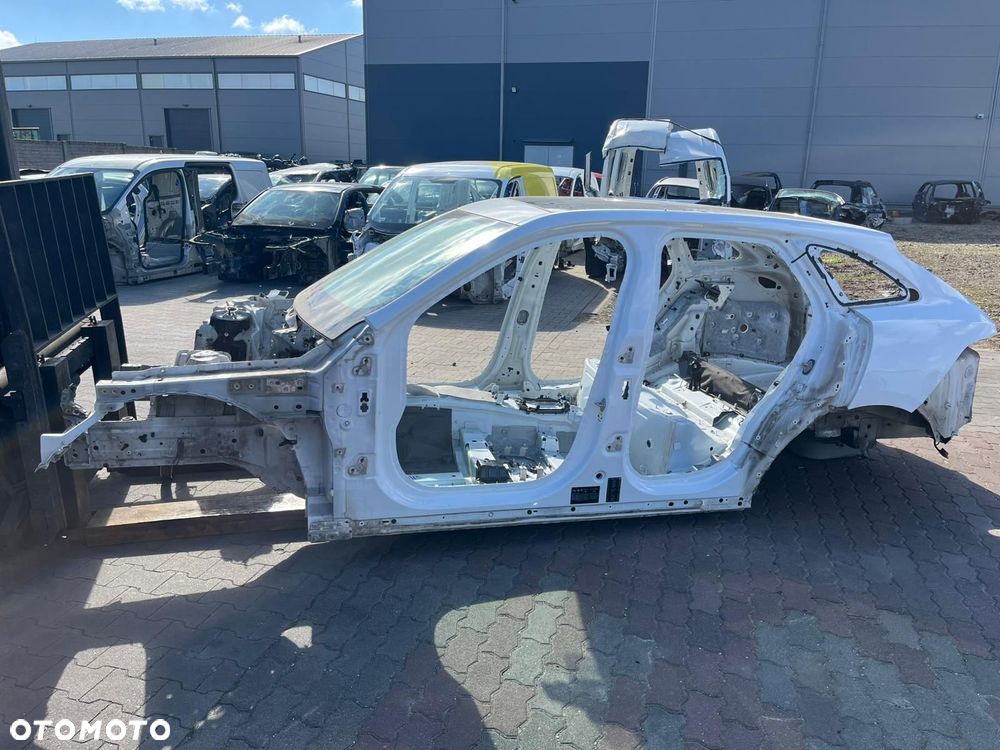 PRÓG LEWY SŁUPEK ĆWIARTKA JAGUAR F-PACE F PACE X761 - 1