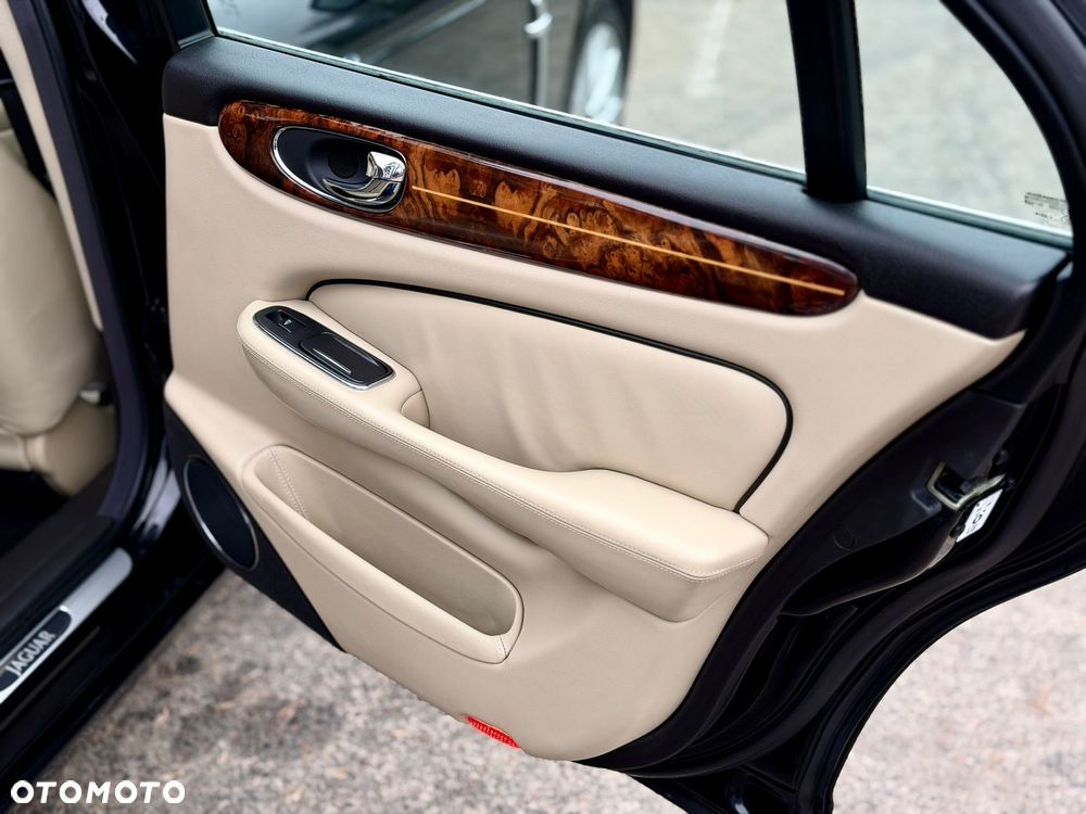 Jaguar XJ XJ8 4.2 Executive - 25