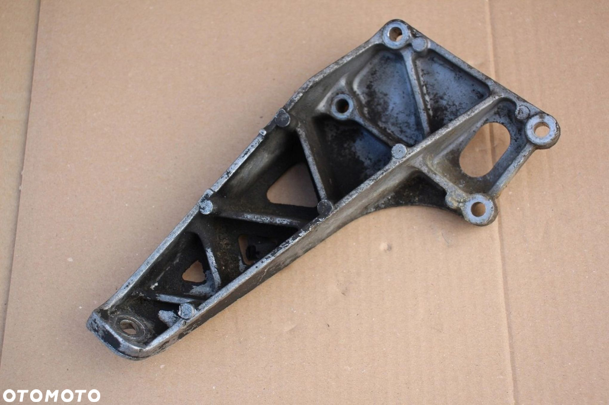 Łapa silnika BMW e32 e34 m30 3.0 3.5 LEWA 1129379 - 3