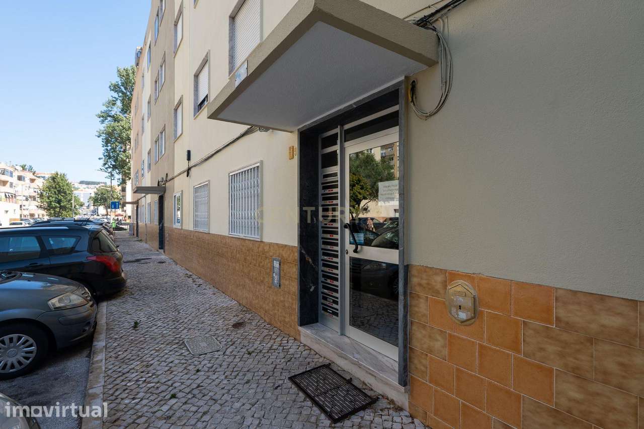 T1 em Odivelas com Parqueamento | Localização Privilegiada junto às Co - Grande imagem: 2/27