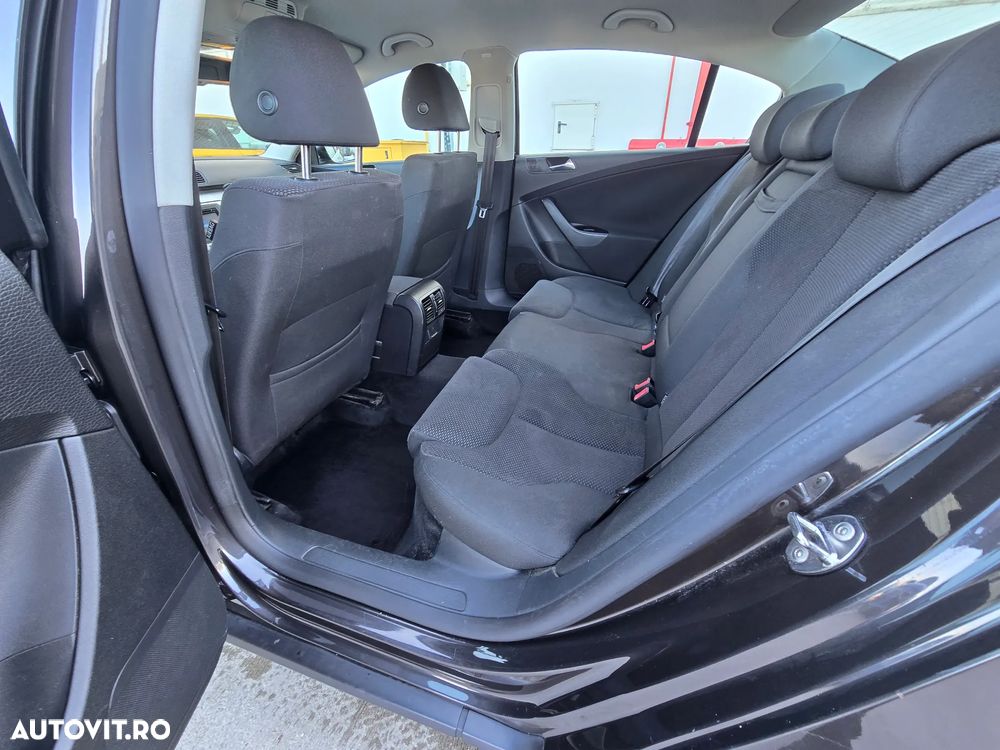 Volkswagen Passat 2.0TDI Comfortline DPF DSG - 18