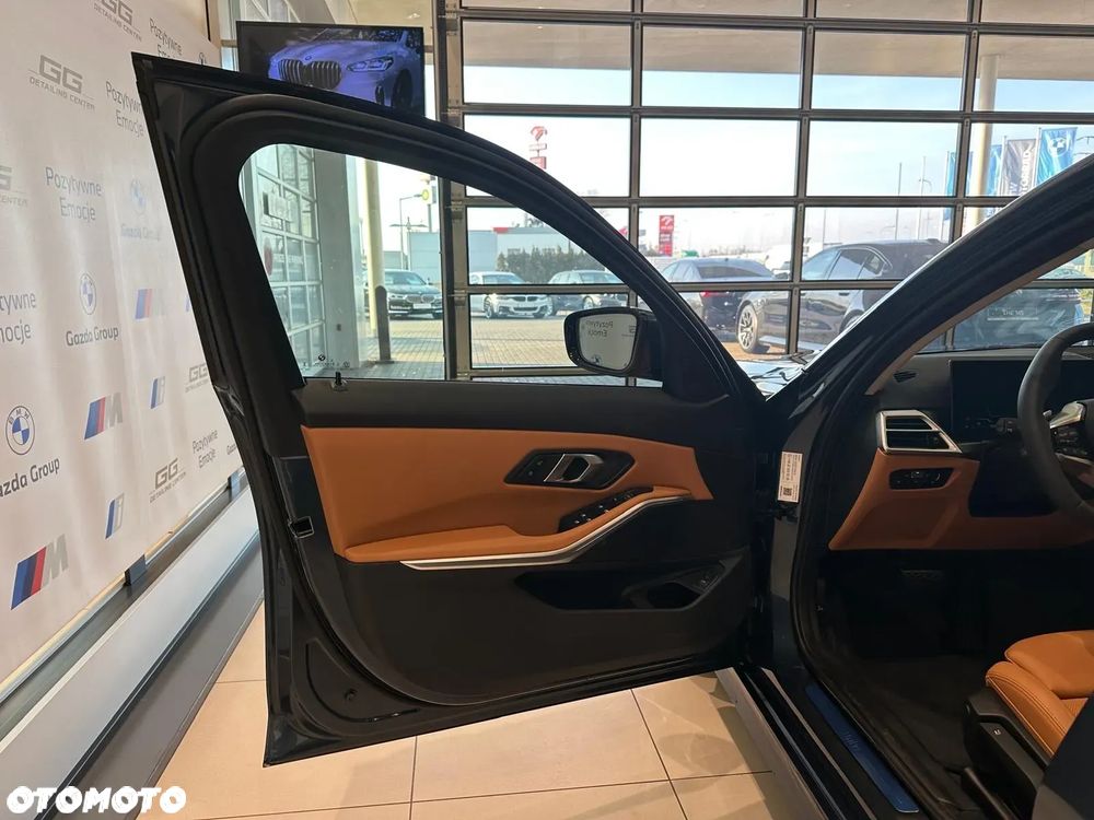 BMW Seria 3 318i M Sport - 10