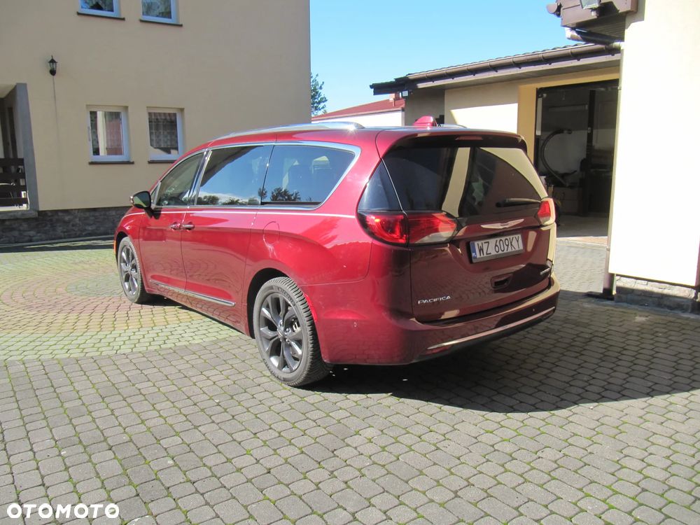 Chrysler Pacifica - 4