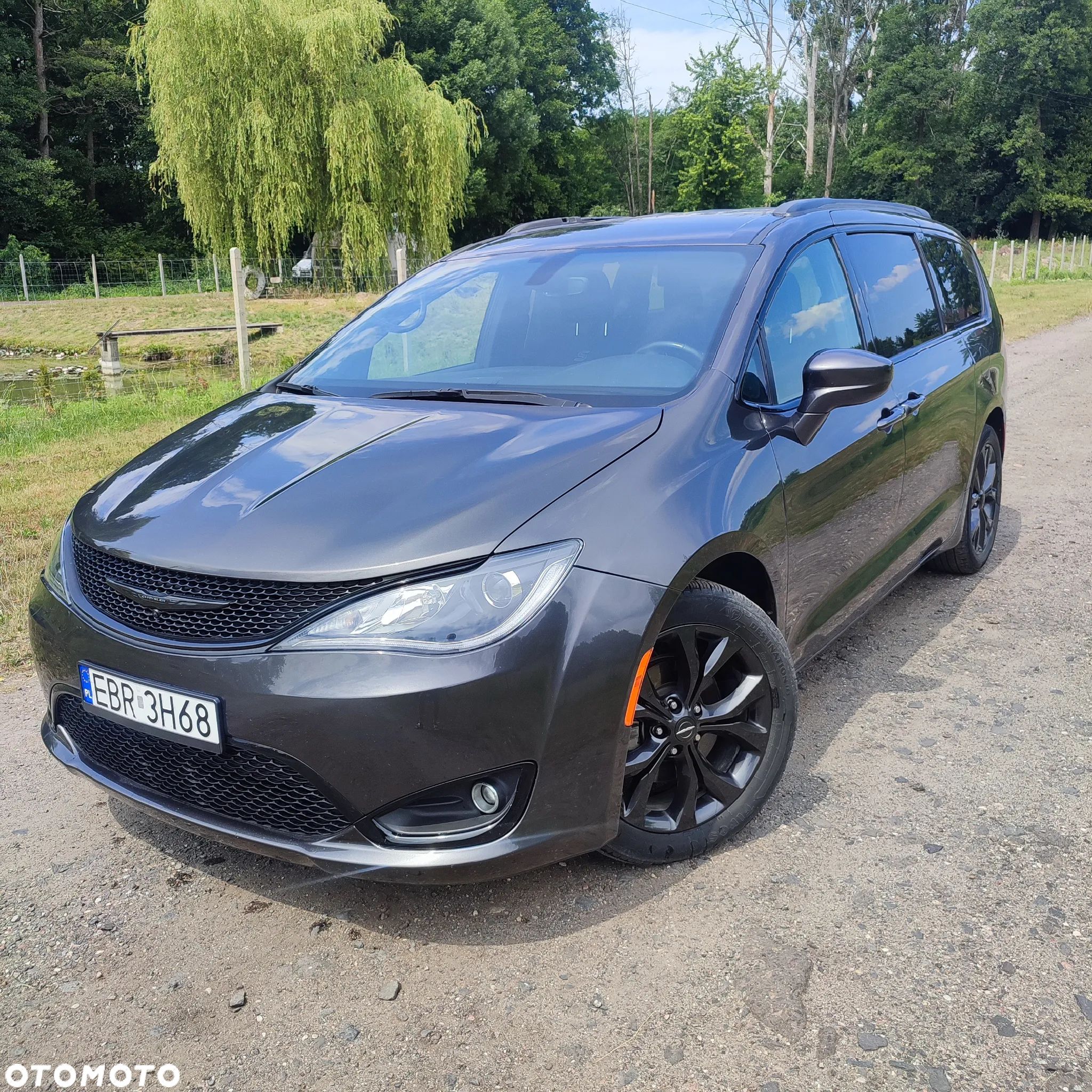 Chrysler Pacifica - 1