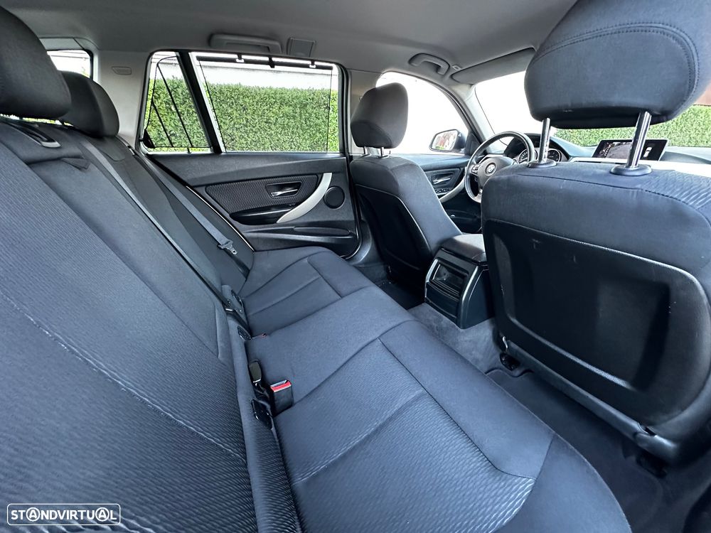 BMW 320 d Auto - 26