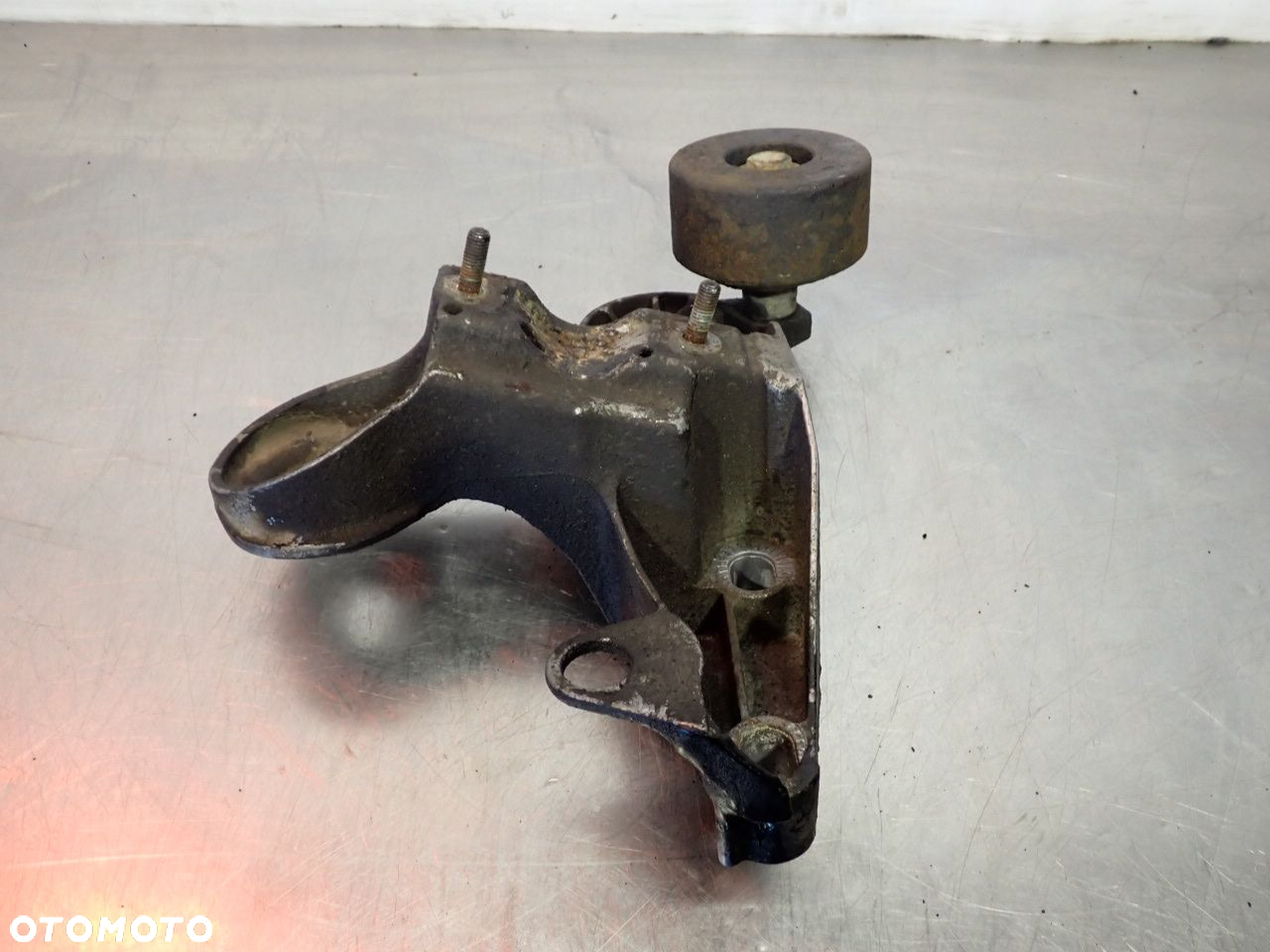 ŁAPA SILNIKA AUDI A4 B6 8E0199351C - 2