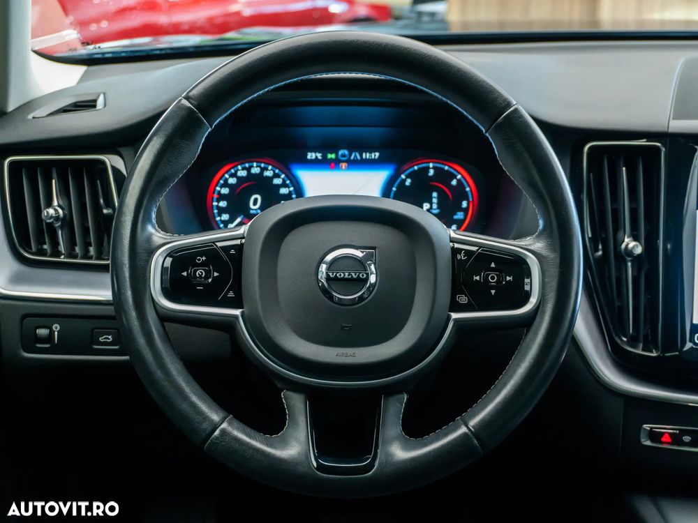 Volvo XC 60 B4 D AWD Geartronic Momentum Pro - 39