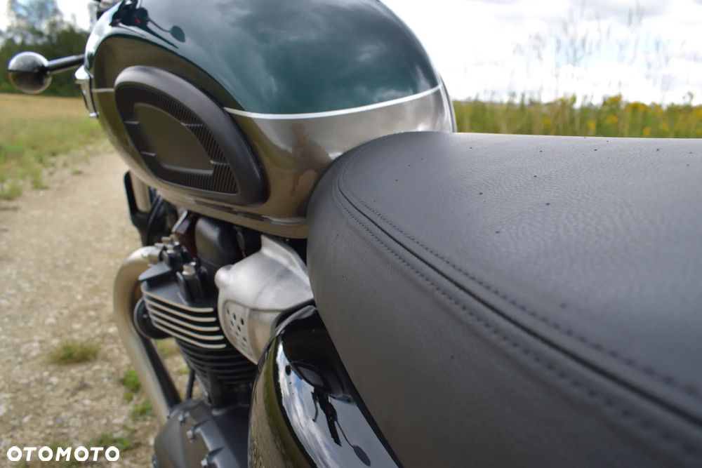 Triumph Bonneville - 25