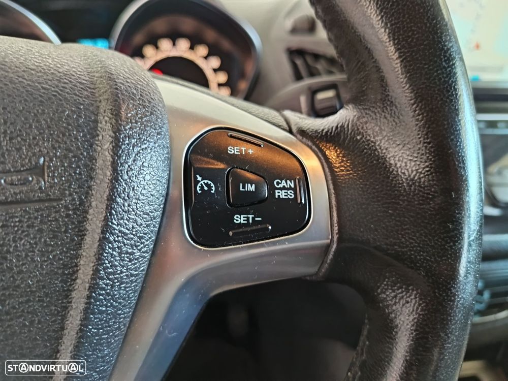 Ford Tourneo Courier 1.0 EcoBoost Titanium - 18