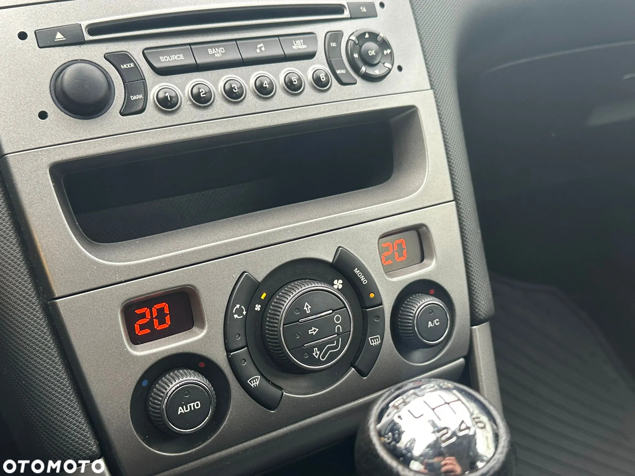 Peugeot 308 1.6 HDi Premium - 16
