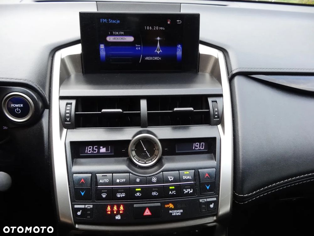 Lexus NX 300h Elite AWD - 26
