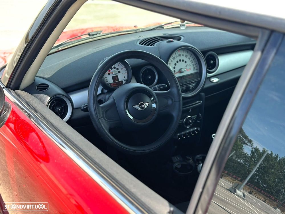 MINI 3 Portas One D - 17