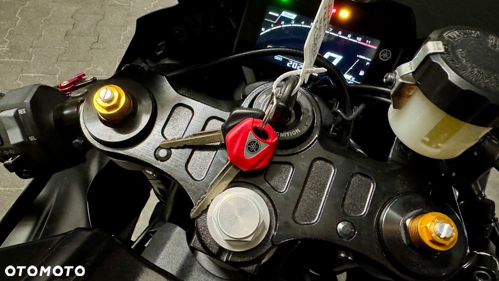 Yamaha R7 - 16