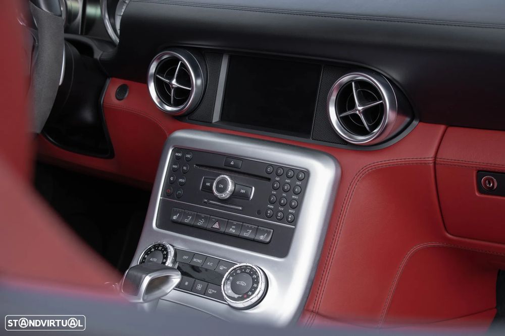 Mercedes-Benz SLS 63 AMG Roadster - 45