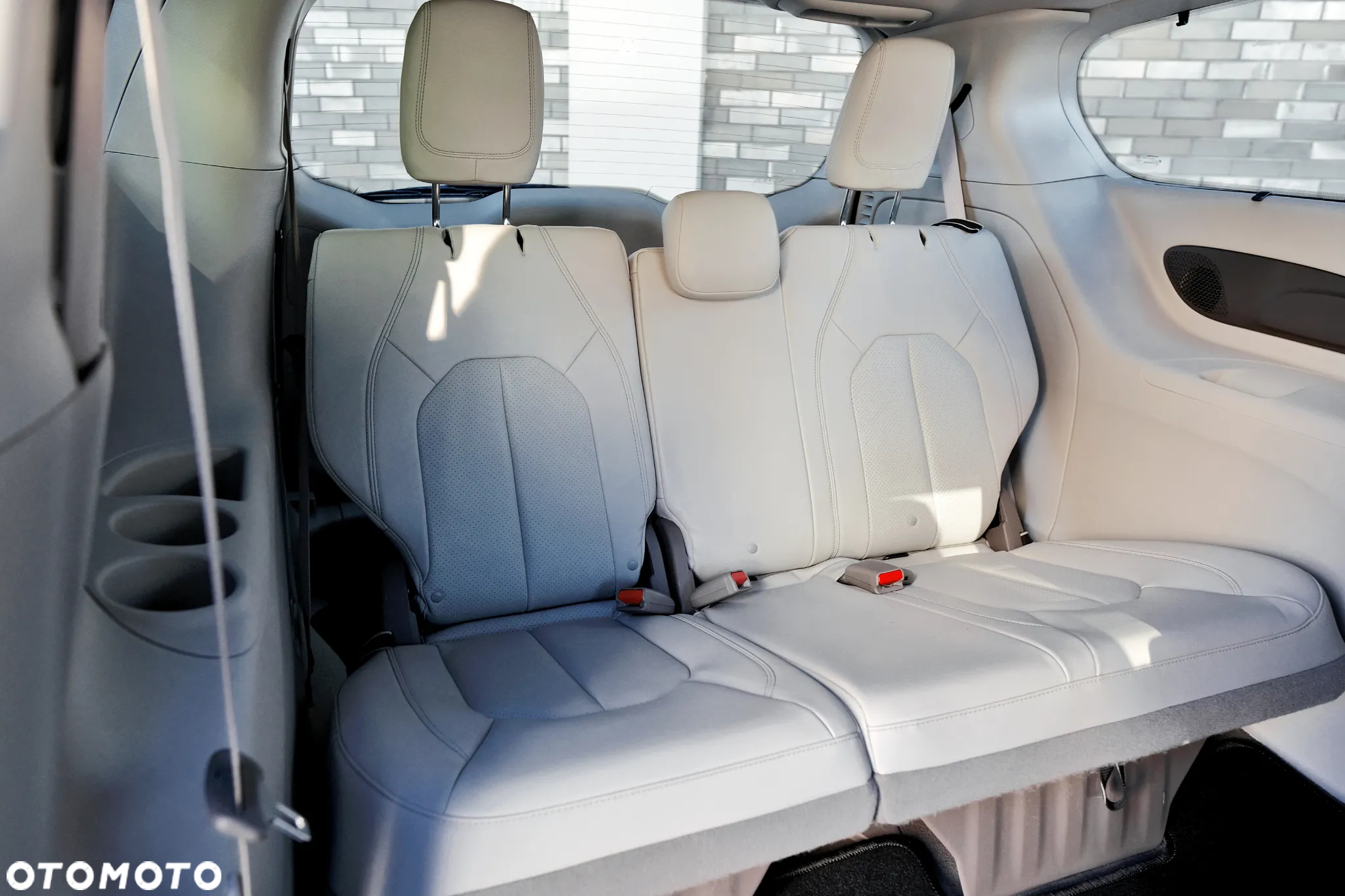 Chrysler Pacifica - 36