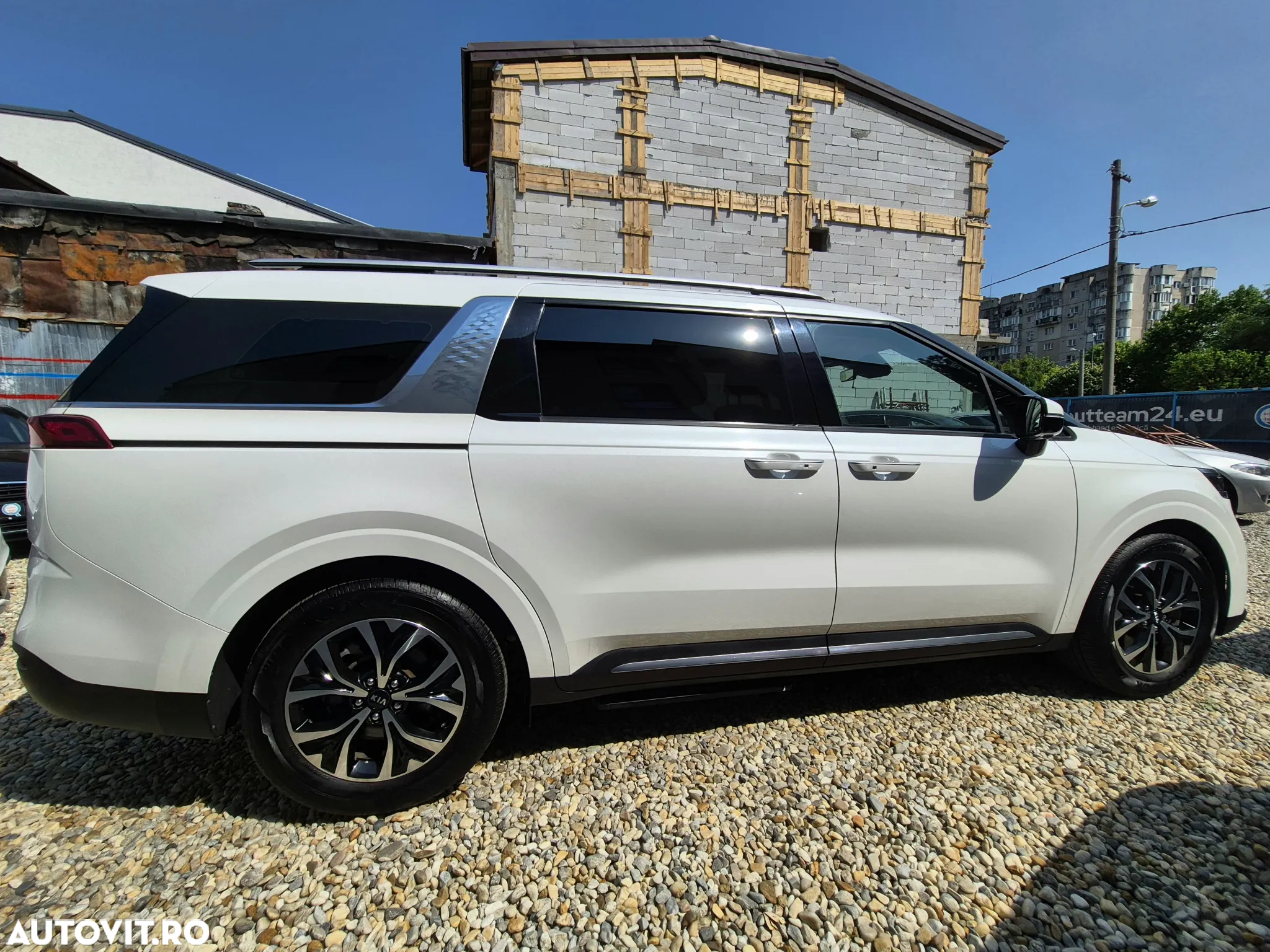 Kia Carnival - 29