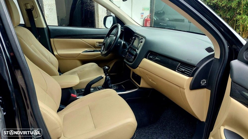 Mitsubishi Outlander 2.2 DI-D Instyle Navi - 10
